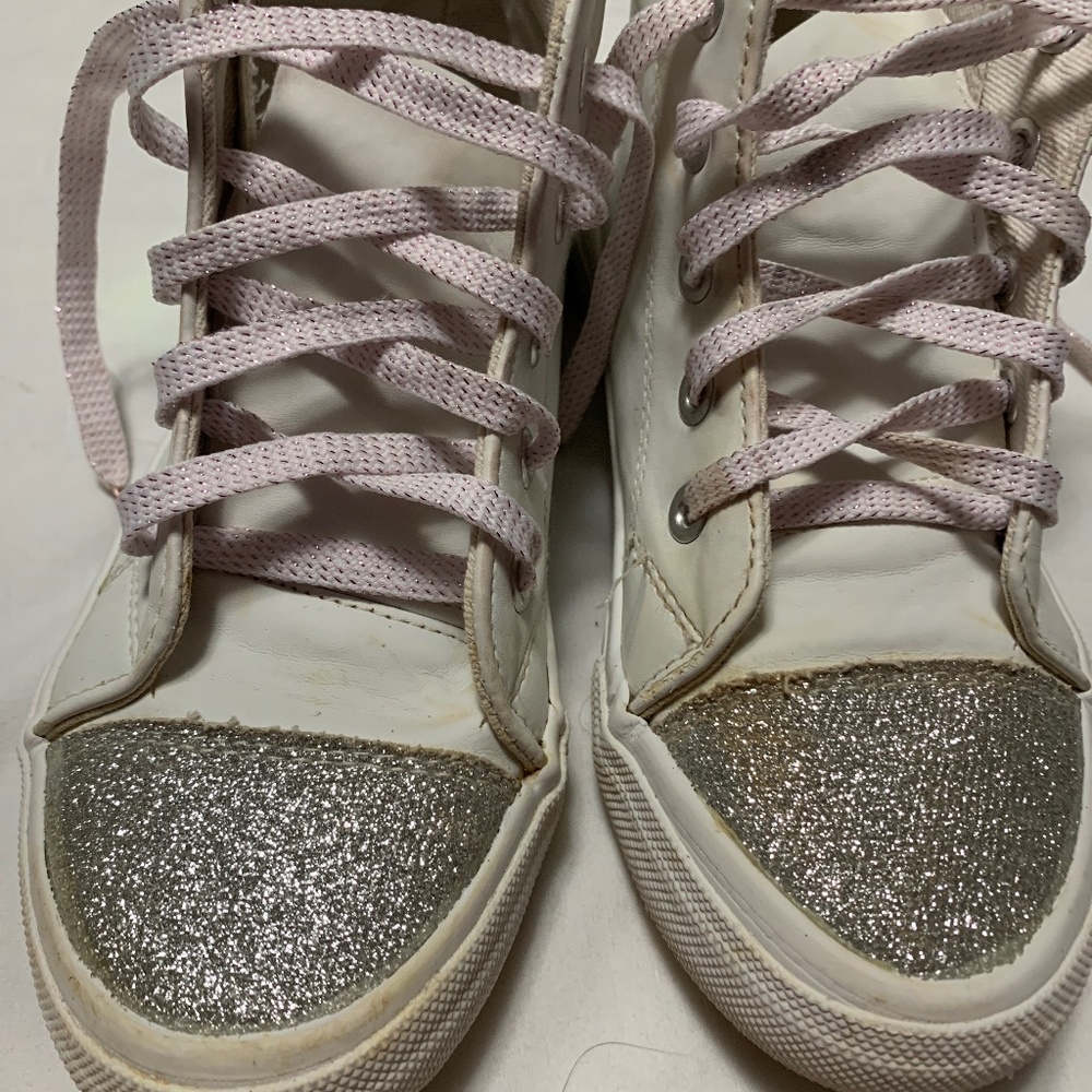 Girls shoes